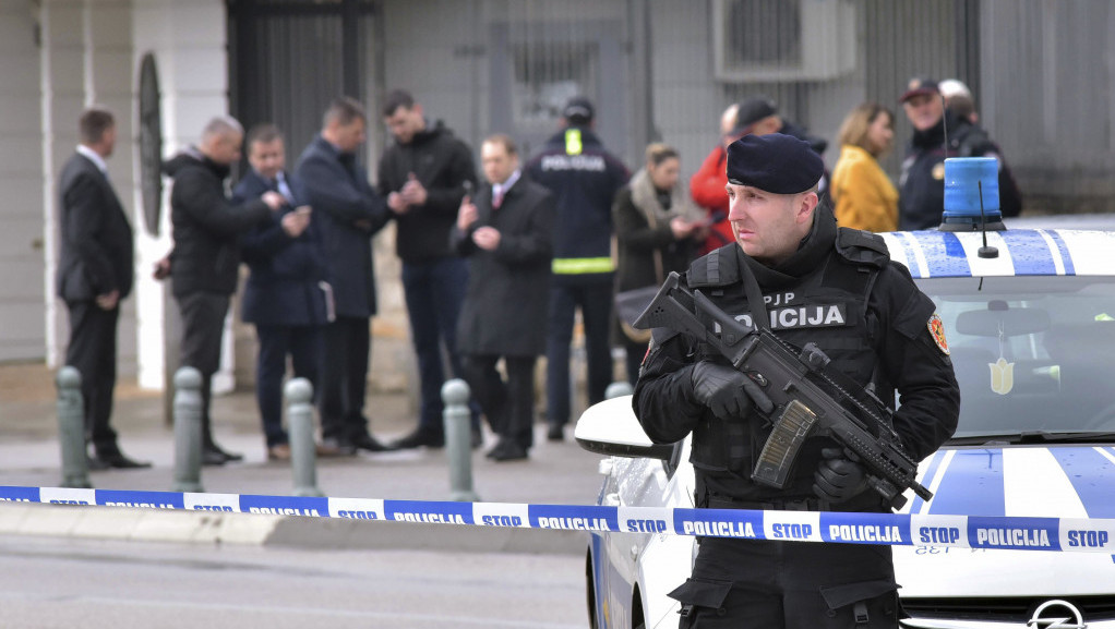 Dojave o bombi u više podgoričkih škola, nastava prekinuta