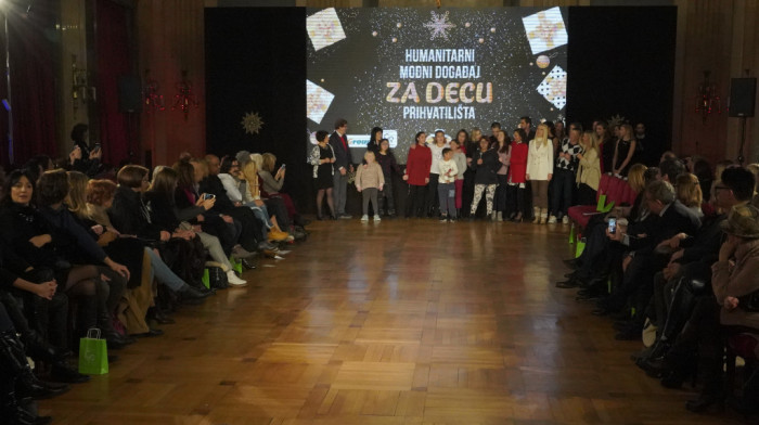 Fabrika i ambasada Italije u tradicionalnoj akciji: Humanitarni modni događaj i Deda Mraz za decu iz Prihvatilišta
