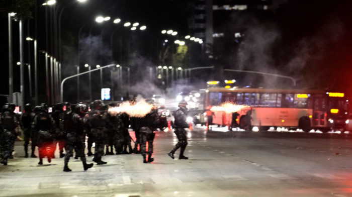 Pristalice odlazećeg brazilskog predsednika Bolsonara pokušale upad u policijske prostorije u Braziliji