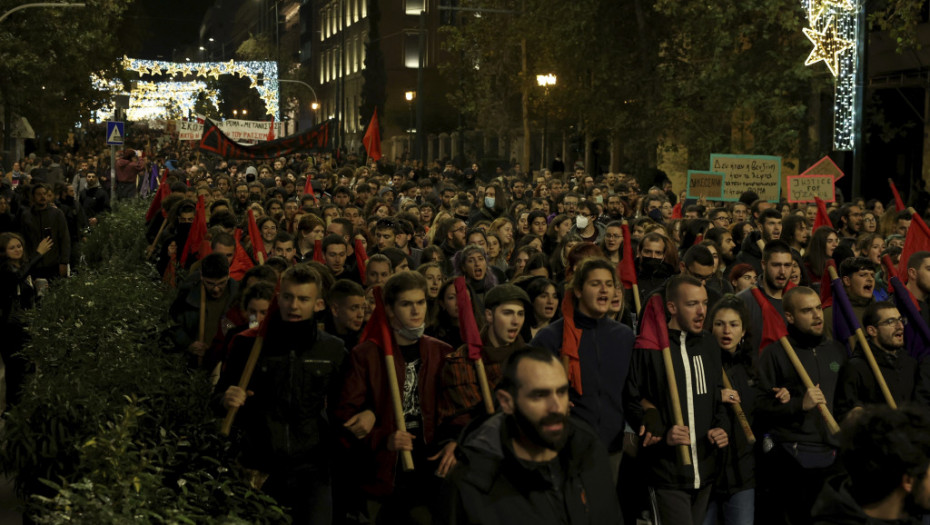 "Plače cela Grčka": Hiljade demonstranata na ulicama Atine i Soluna zbog smrti romskog tinejdžera