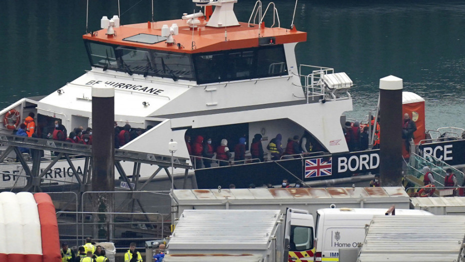 Spasilačka misija na obalama Velike Britanije: Nasukao se brodić s migrantima, nastradale četiri osobe