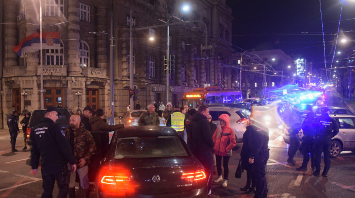 Vlasnici beogradskih splavova u znak protesta blokirali raskrsnicu ulica Kneza Miloša i Nemanjine