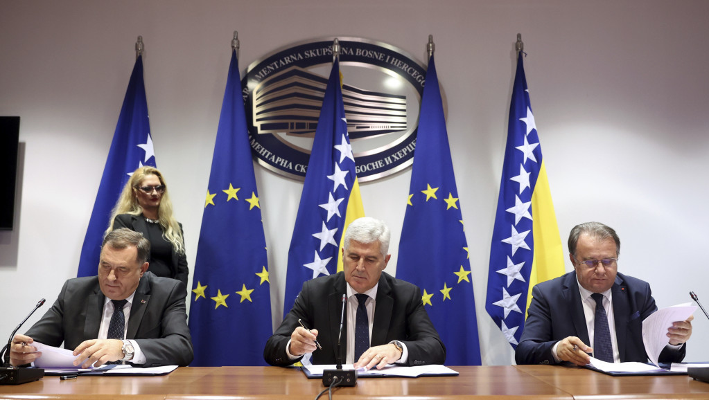Napravljen načelni dogovor o vlasti u BiH - potpisali ga Dodik, Čović i Nikšić