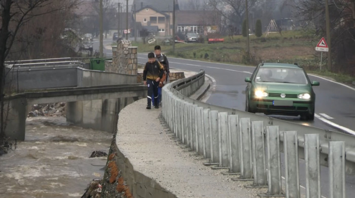 Počelo postavljanje platformi na kritičnim tačkama u Novom Pazaru