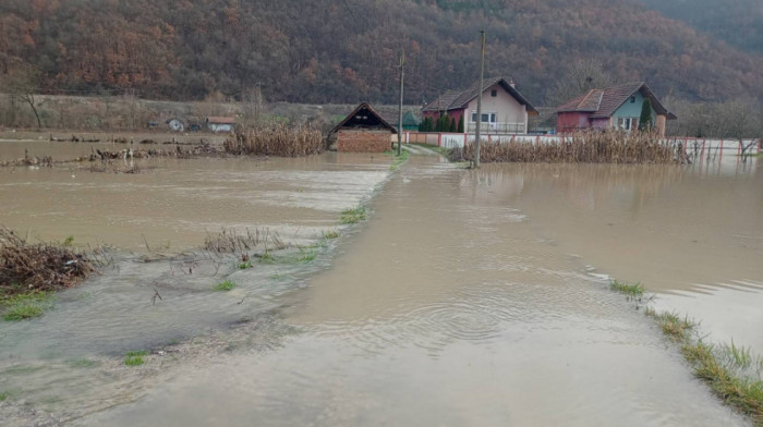 Reka Lim se izlila u prijepoljskom naselju Zalug, pripadnici Sektora za vanredne situacije na terenu