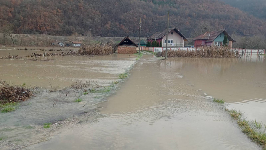 Reka Lim se izlila u prijepoljskom naselju Zalug, pripadnici Sektora za vanredne situacije na terenu