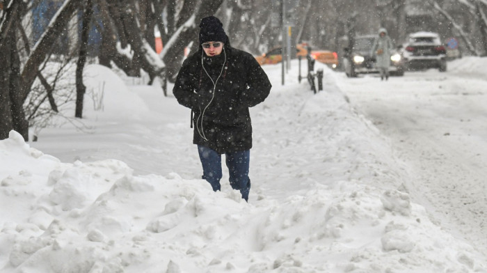Rekordan sneg u Moskvi: Za dan palo skoro 30 odsto mesečne količine padavina, odloženi brojni letovi