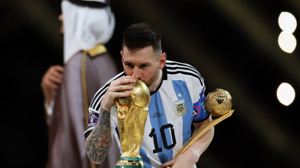 Mesi dobio još jednu titulu: Fotografija kapitena Argentine sa trofejem Svetskog prvenstva oborila rekord na Instagramu