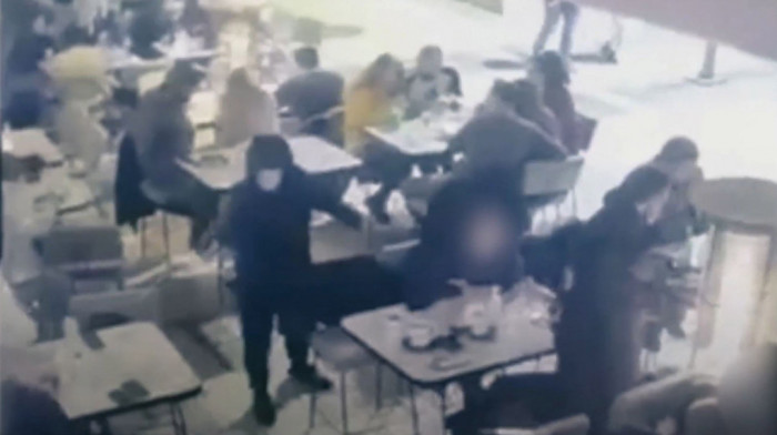Obračun u Atini: Dva Albanca ubijena u kafiću, napadač nosio hirušku masku