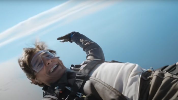 Poruka sa neba: Tom Kruz se skokom iz aviona zahvalio gledaocima filma "Top Gan: Maverik"