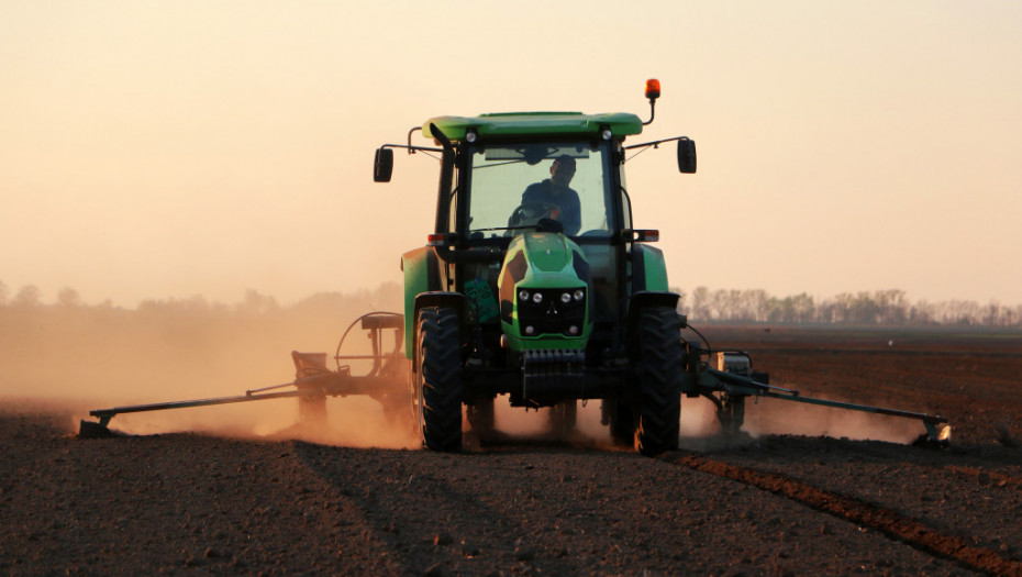 Davanja po hektaru do sada dobilo 100.000 poljoprivrednika u Srbiji