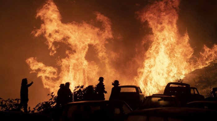 Veliki požar pogodio Čile: Najmanje dvoje poginulih, plamen zahvatio oko 110 hektara šume