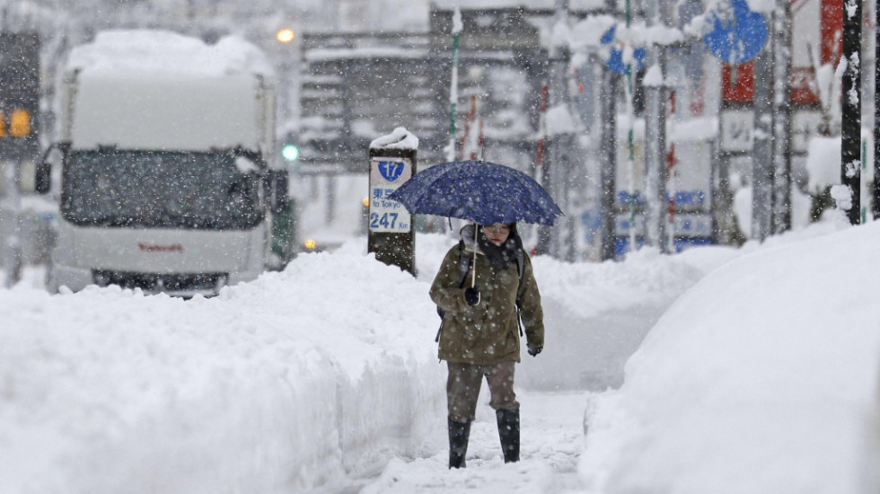 Osam ljudi poginulo u snežnm nevremenu u Japanu, više od 40 povređeno
