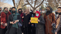 Žene u Avganistanu protestuju zbog zabrane studiranja: Talibani upotrebili vodeni top da ih rasteraju