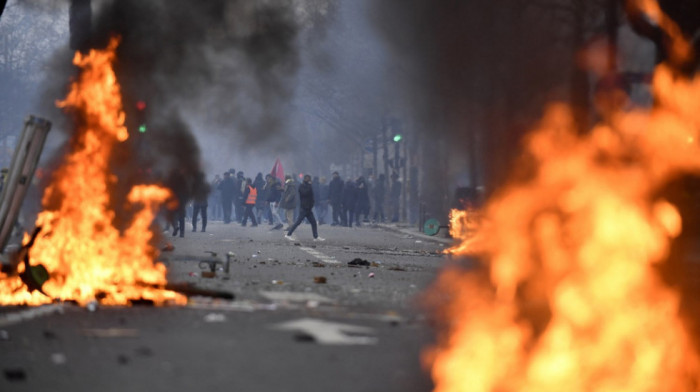 Sukobi Kurda i policije u Parizu nakon trostrukog ubistva nasred ulice: Haos u centru grada, suzavcem na demonstrante