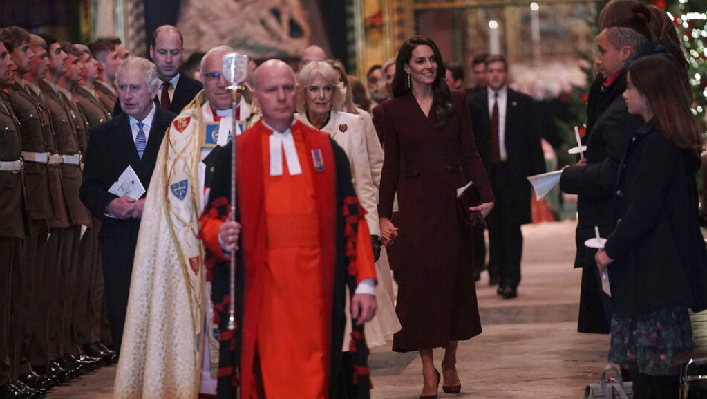 Vilijam i Kejt sa decom na božićnoj službi u Vestminsterskoj opatiji u čast Elizabete II