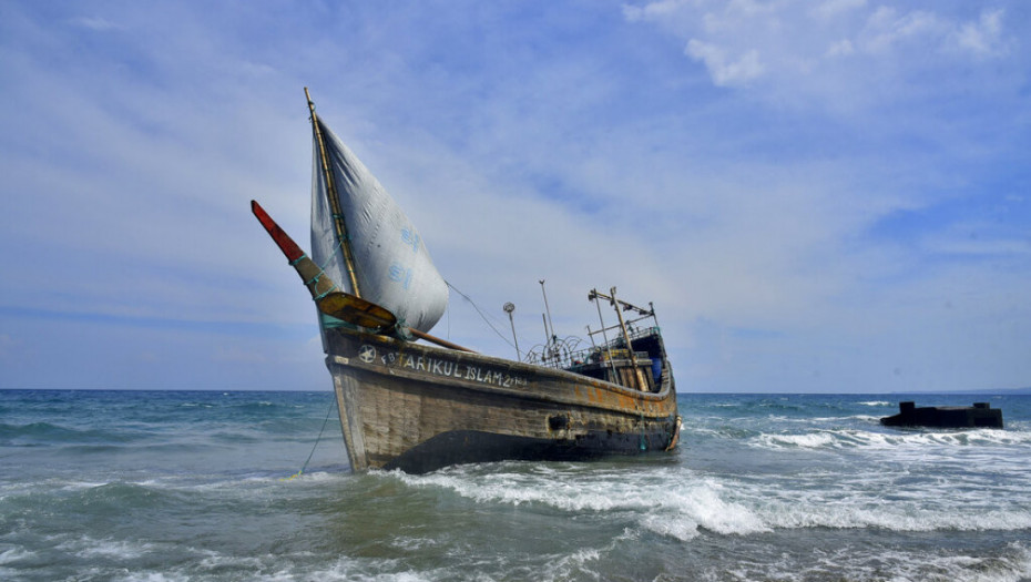 Na plaži u Indoneziji pronađeno 58 brodolomnika, pripadnika muslimanske etničke grupe Rohingja