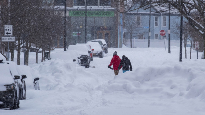 Raste broj žrtava nezapamćene snežne mećave u SAD: Grad Bafalo kao "ratna zona"