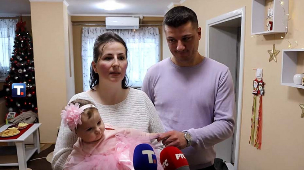 Škodrić u poseti porodici Vukas: Dve sreće zahvaljujući vantelesnoj oplodnji, ove godine u proces ušlo 8.500 parova