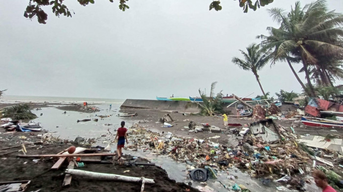Broj poginulih u poplavama i klizištima na Filipinima povećan na 44