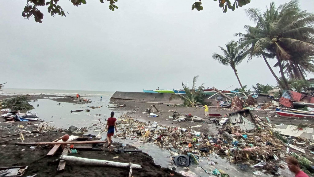 Broj poginulih u poplavama i klizištima na Filipinima povećan na 44