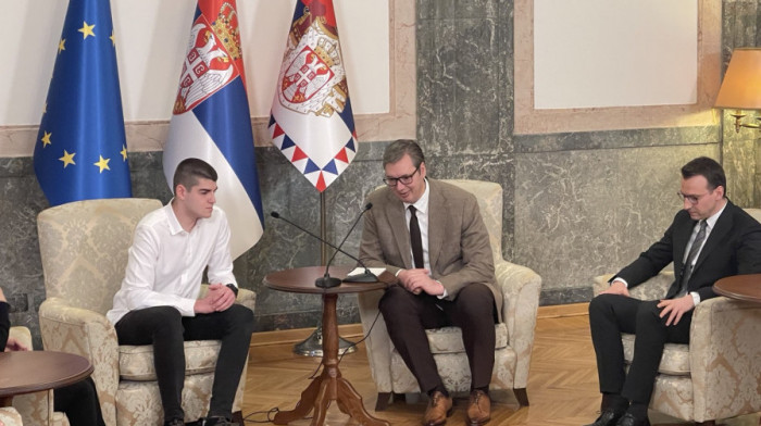 Vučić se sastao sa mladićem koji je uhapšen na Gazimestanu, Nedeljković: "Želeo bih da pomognem srpskom narodu na KiM"