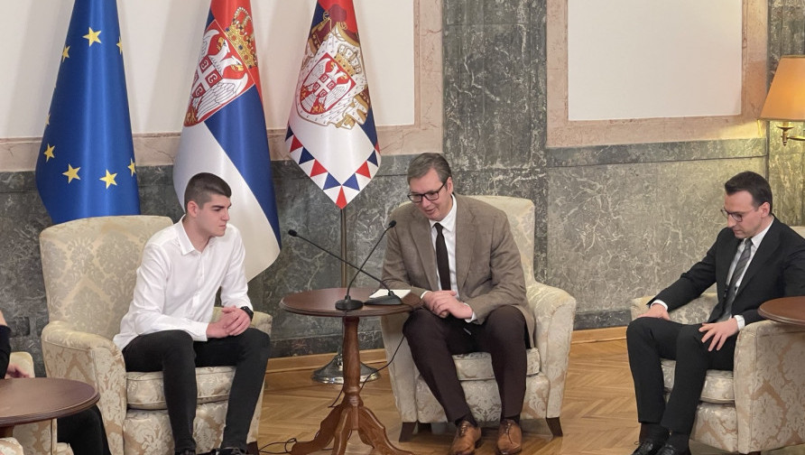 Vučić se sastao sa mladićem koji je uhapšen na Gazimestanu, Nedeljković: "Želeo bih da pomognem srpskom narodu na KiM"