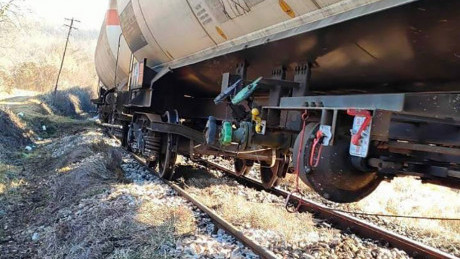 Srbija kargo: Iskliznula cisterna s eurodizelom između Orlovata i Farkaždina, nema opasnosti po ljude i životnu sredinu