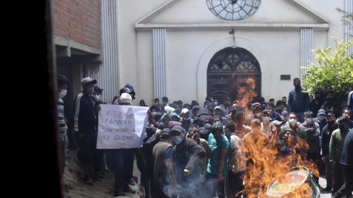 Santa Kruz brani guvernera od savezne vlade u Boliviji: Demonstranti palili kuće i blokirali puteve