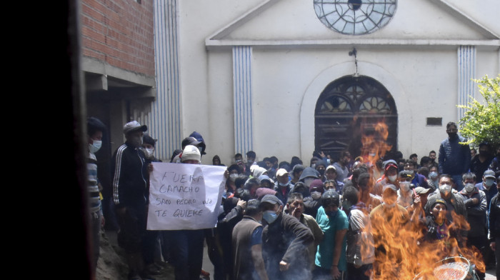 Santa Kruz brani guvernera od savezne vlade u Boliviji: Demonstranti palili kuće i blokirali puteve