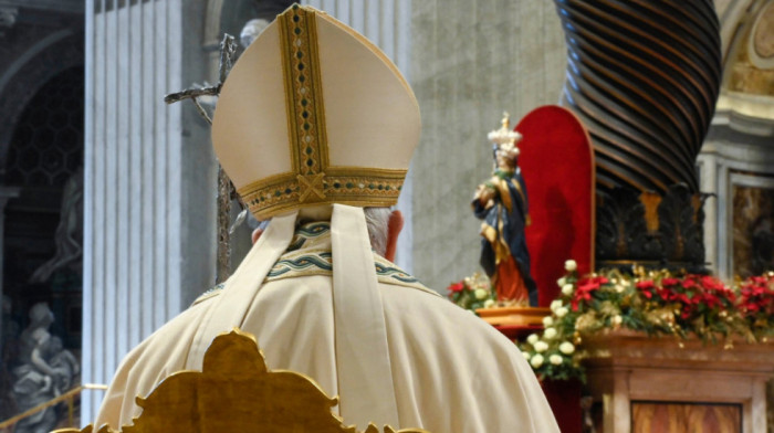 Papa Franja odao počast prethodniku: Telo bivšeg pape Benedikta u bazilici svetog Petra u Vatikanu