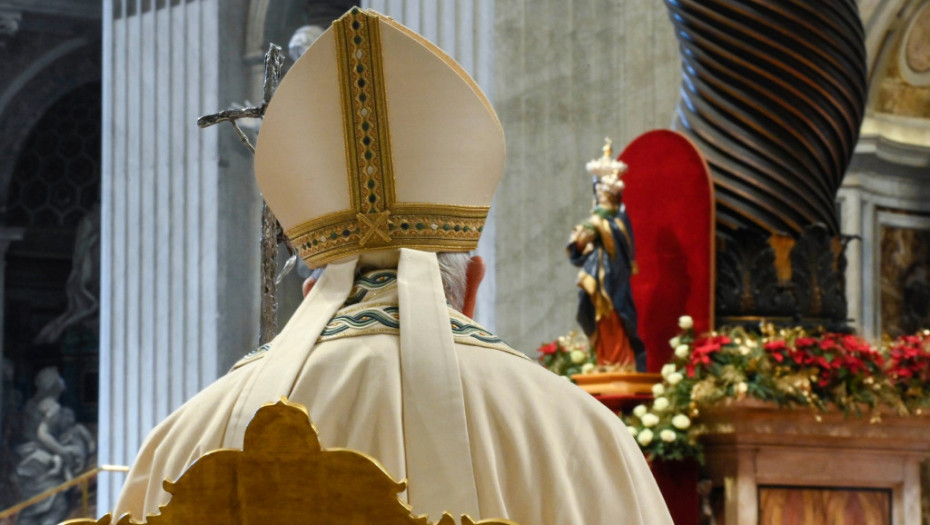 Papa Franja odao počast prethodniku: Telo bivšeg pape Benedikta u bazilici svetog Petra u Vatikanu