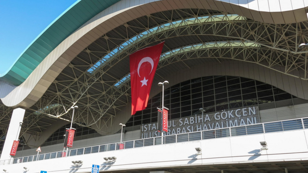 Avion sa srpskim turistima nije poleteo zbog magle iz Istanbula, turisti zbrinuti