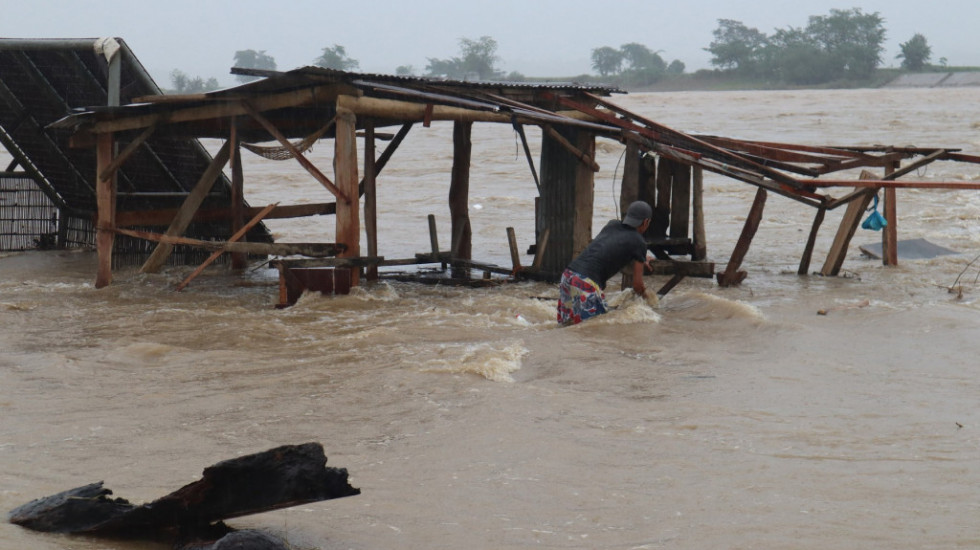Broj ljudi koji su preminuli u poplavama na Filipinima porastao na 51