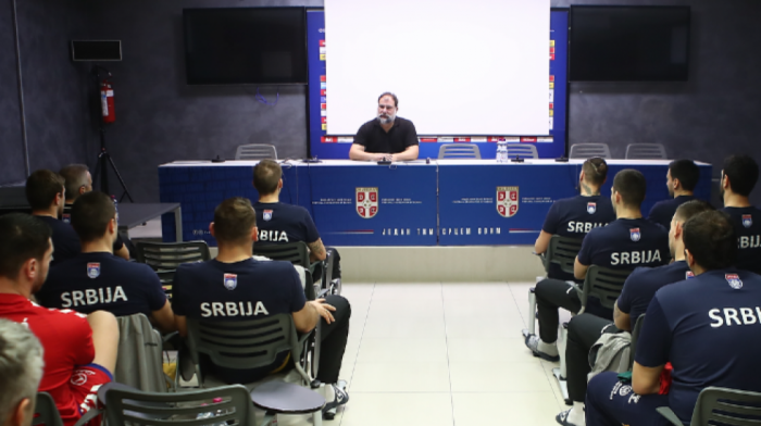 Došao da ih podrži: Dejan Savić održao motivaciono predavanje rukometašima Srbije pred odlazak na SP