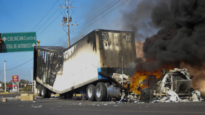 U sudaru kamiona i kombija na severu Meksika poginulo 13 ljudi