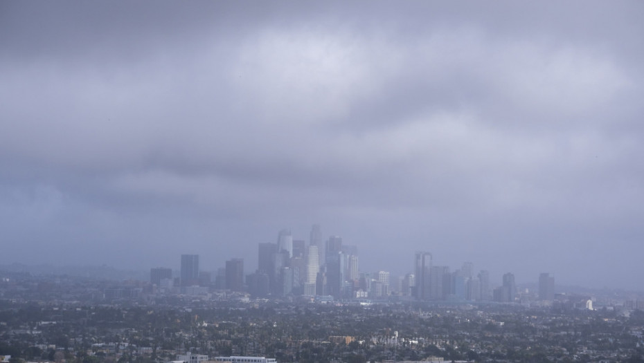 Desetine hiljada domova u Kaliforniji bez struje zbog oluje