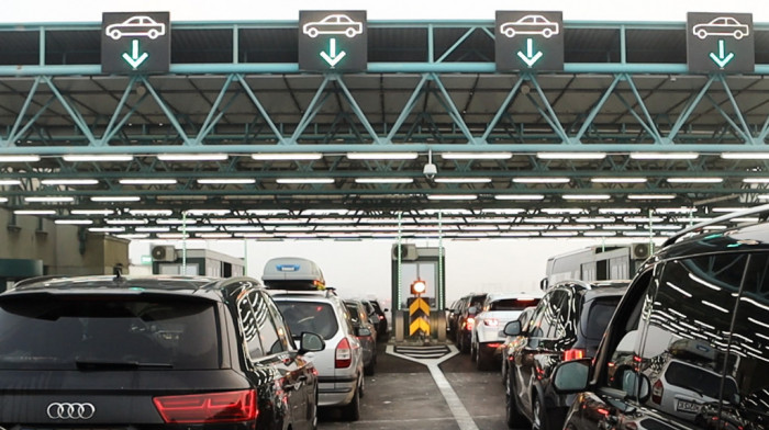 Praznični vikend donosi i gužve u saobraćaju: Kako izbeći zastoje i kilometarske kolone na rampama i granicama