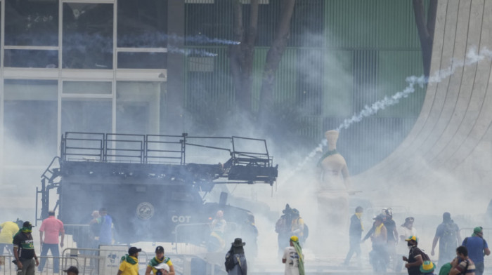 Haos u Brazilu: Najmanje 400 uhapšenih posle upada Bolsonarovih pristalica u institucije, suspendovan guverner Brazilije