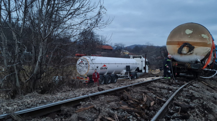 Podignuta poslednja cisterna koja je sa amonijakom iskliznula sa šina kod Pirota