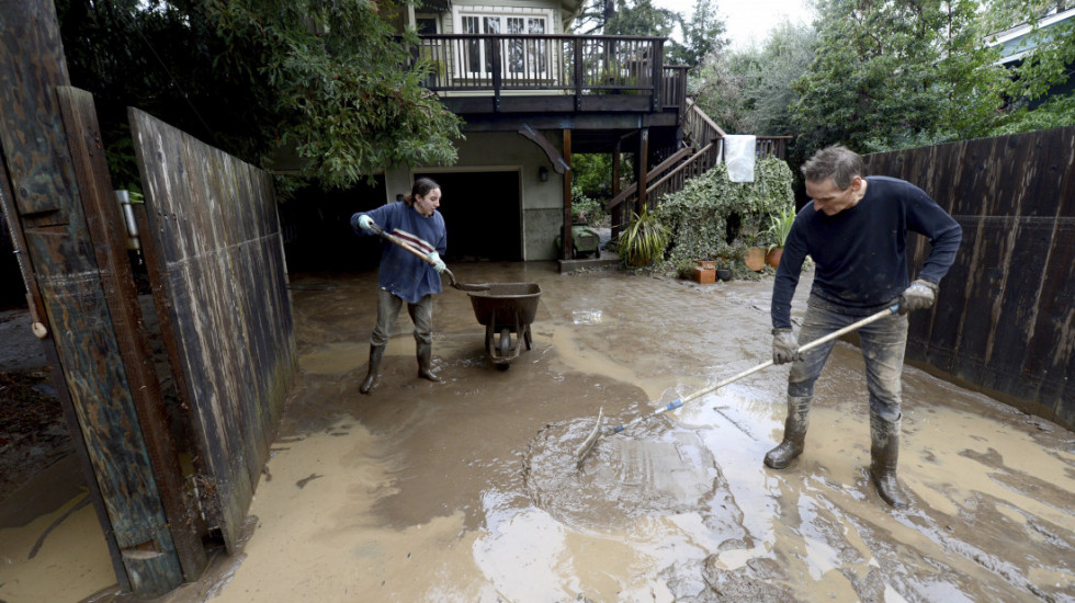 Poplave na severu Kalifornije: Evakuisanio više od 1.500 ljudi, Nacionalna garda spasila 50 osoba iz bujica