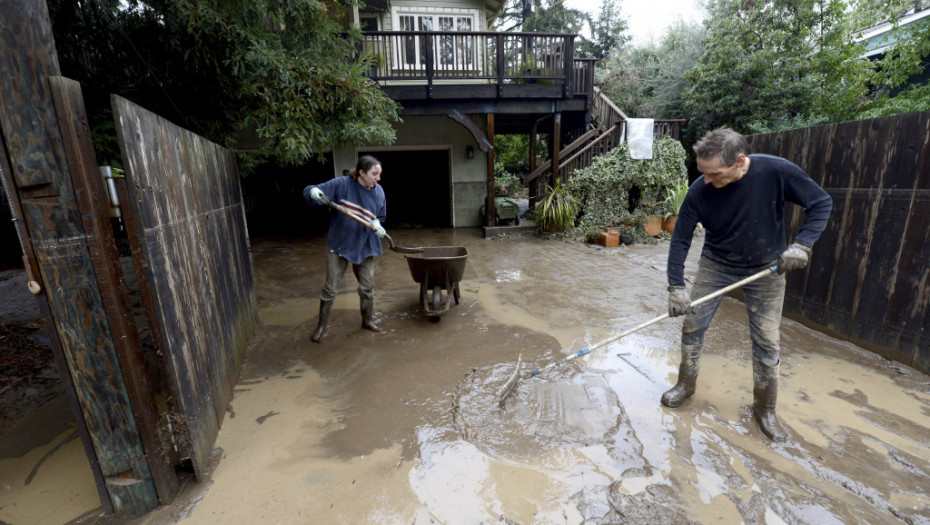 Poplave na severu Kalifornije: Evakuisanio više od 1.500 ljudi, Nacionalna garda spasila 50 osoba iz bujica