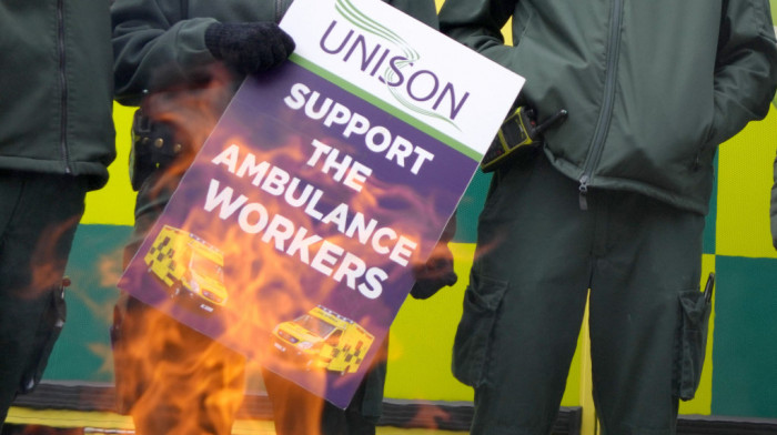 Štrajkovi zdravstvenih radnika u Britaniji rezultirali vladinim predlogom o povećanju plata