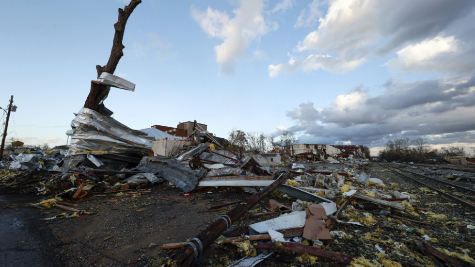 Tornado pogodio Alabamu, poginulo najmanje šest osoba, otkazalo više od 250 letova