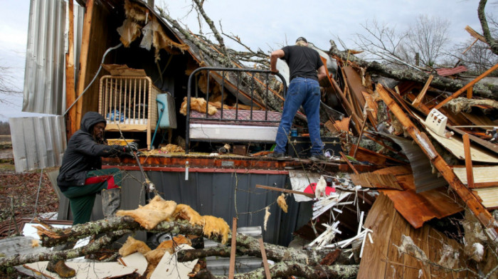 Tornado pogodio jug SAD, devet osoba nastradalo, 12 teško povređeno
