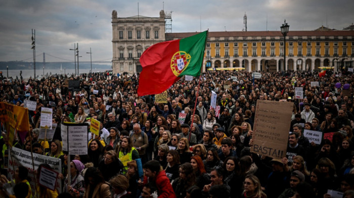 Hiljade prosvetnih radnika na ulicama Lisabona traže veće plate