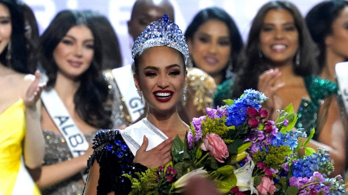 Amerikanka filipinskog porekla nova Mis univerzuma, haljina Ukrajinke izazvala najviše pažnje