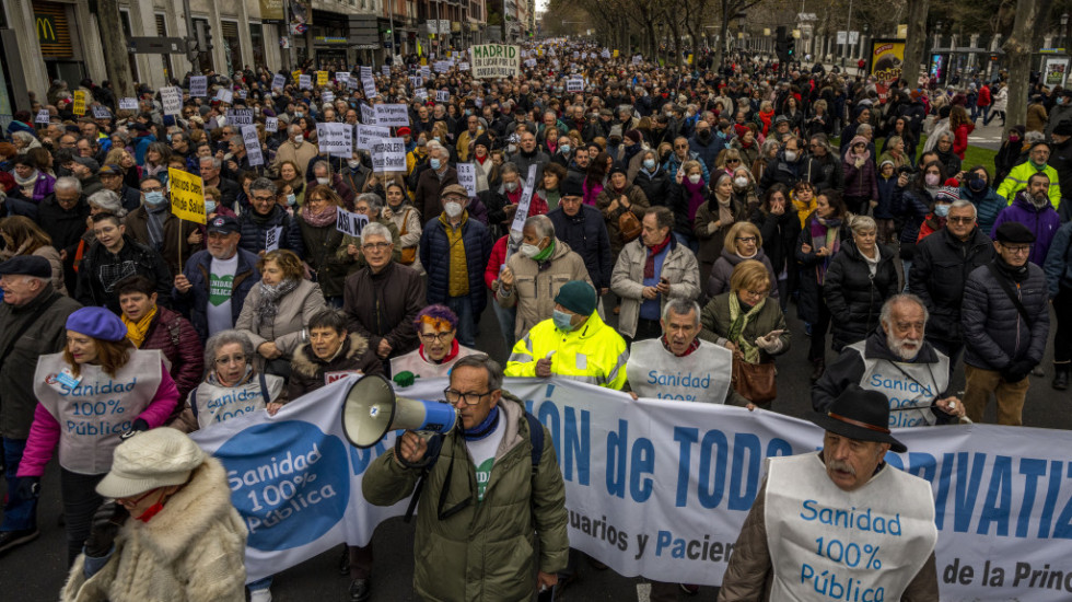 Desetine hiljada zdravstvenih radnika na protestu u Madridu nezadovoljno odnosom prema javnom zdravlju