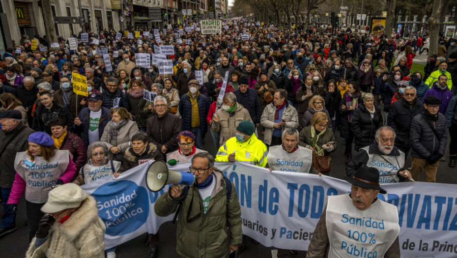 Desetine hiljada zdravstvenih radnika na protestu u Madridu nezadovoljno odnosom prema javnom zdravlju