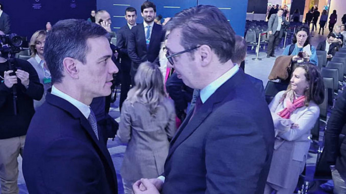 Vučić sa Sančezom na marginama Davosa: Nastavljamo da jačamo odnose Srbije i Španije